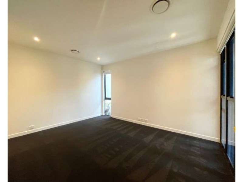 2496 The Parkway, Hope Island QLD 4212