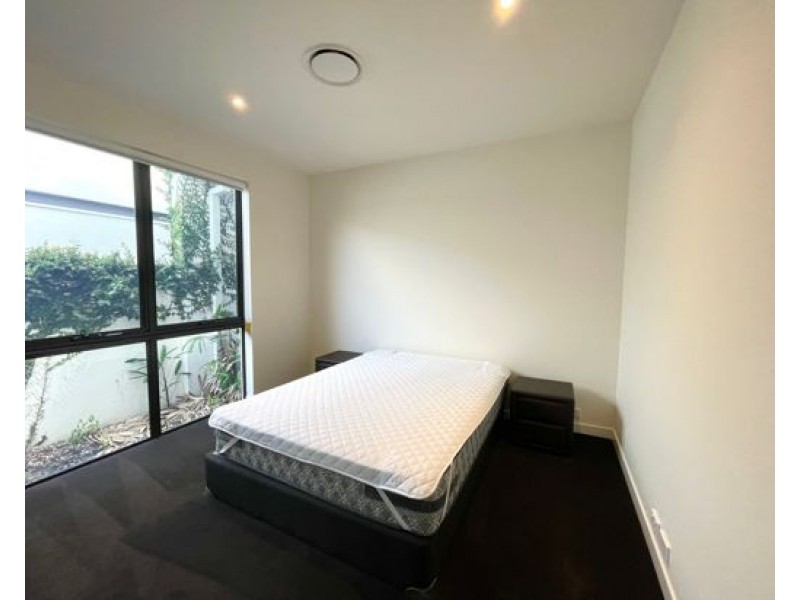 2496 The Parkway, Hope Island QLD 4212