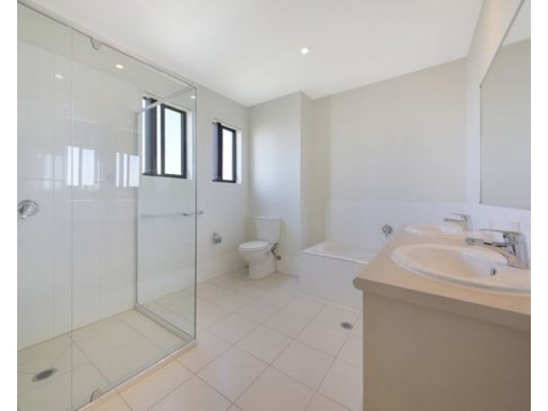 32/1 Acacia Court, Robina QLD 4226