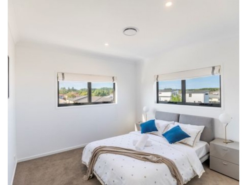 5 Santa Monica Boulevard, Hope Island QLD 4212