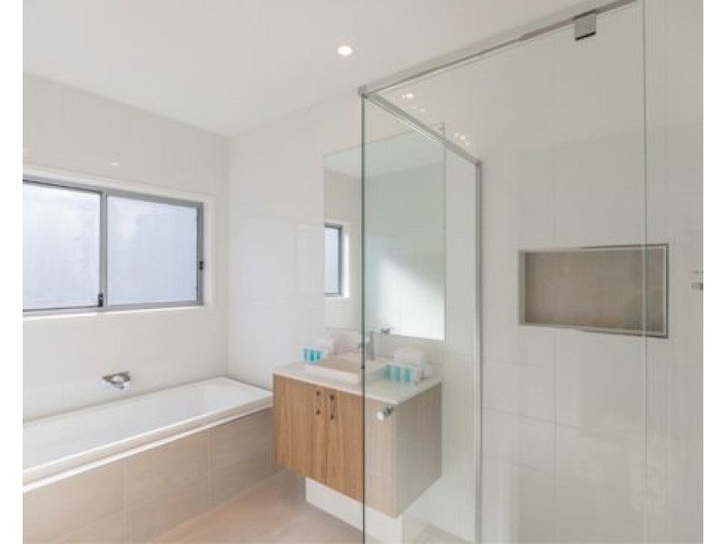 5 Santa Monica Boulevard, Hope Island QLD 4212