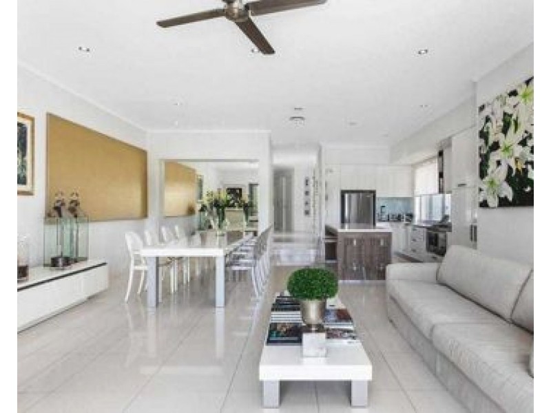 6096 Lugano Drive, Hope Island QLD 4212