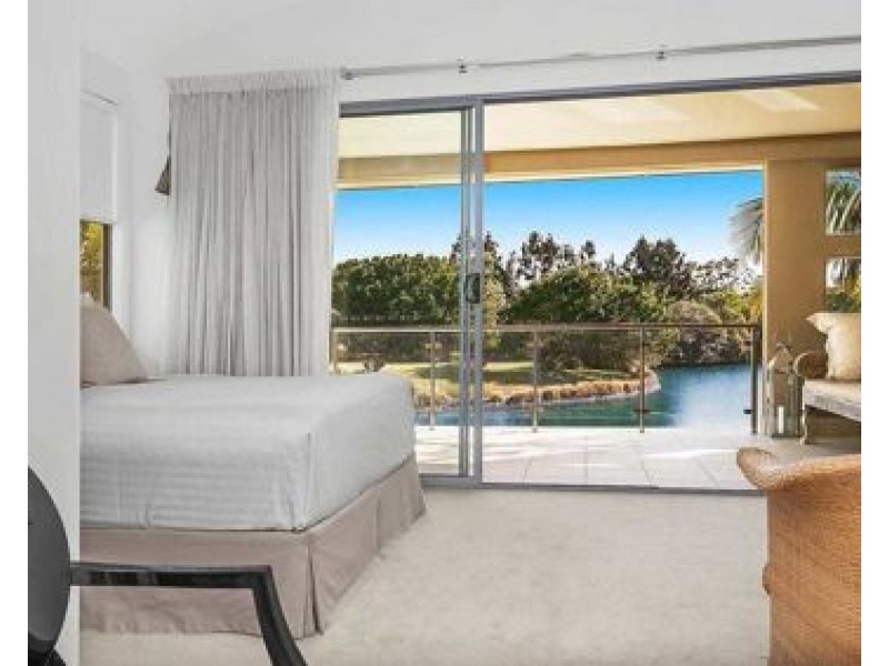 6096 Lugano Drive, Hope Island QLD 4212