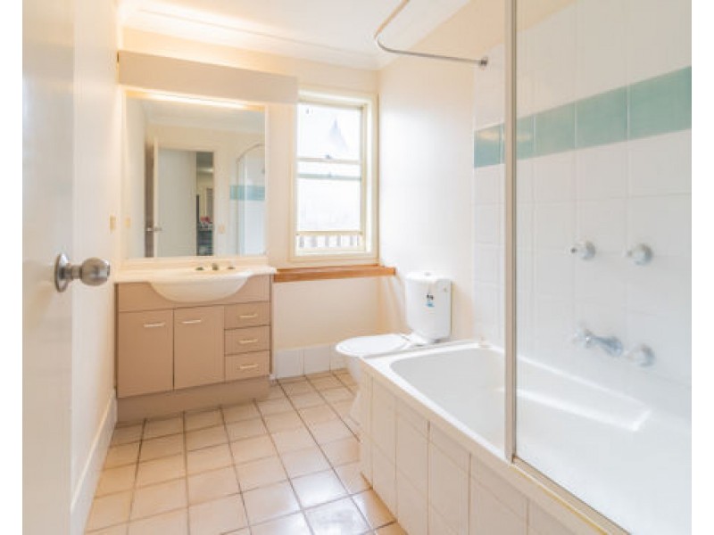 1/497 Pine Ridge Road, Runaway Bay QLD 4216