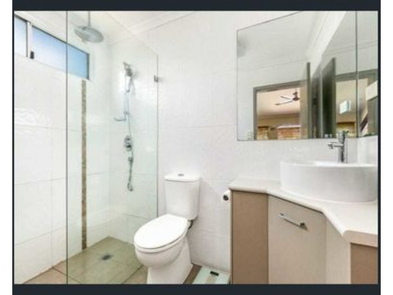 24 239 LAKE STREET,, Cairns North QLD 4870
