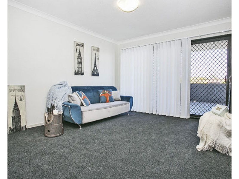 1 17 Hall Street, Chermside QLD 4032