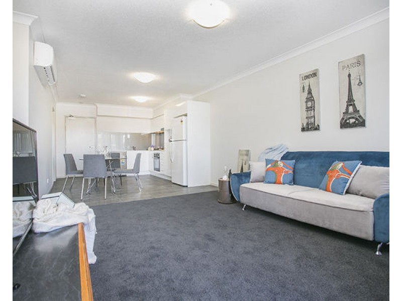 1 17 Hall Street, Chermside QLD 4032