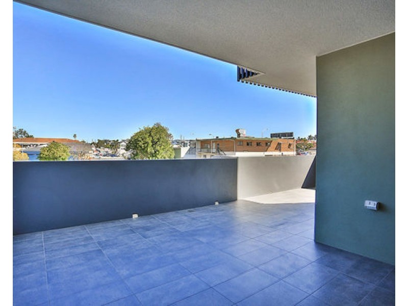 1 17 Hall Street, Chermside QLD 4032