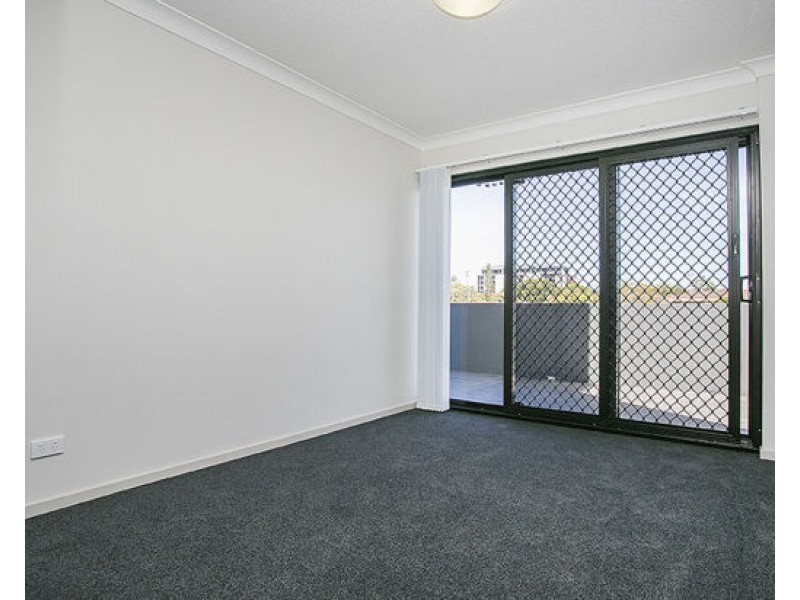 1 17 Hall Street, Chermside QLD 4032