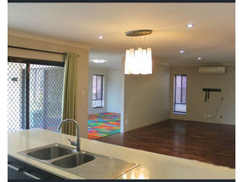 6 Acomis Street, Mackenzie QLD 4156