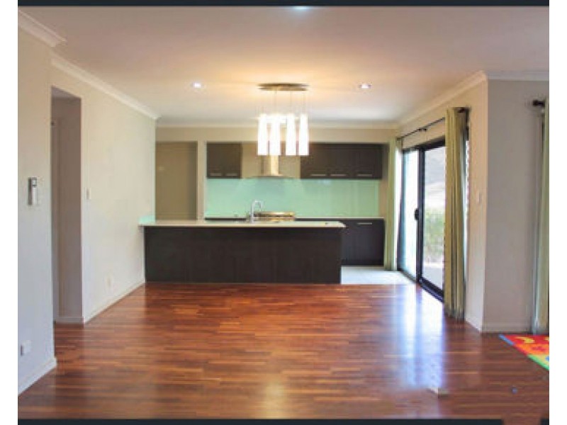 6 Acomis Street, Mackenzie QLD 4156