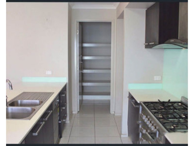 6 Acomis Street, Mackenzie QLD 4156