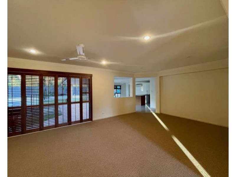 127 Arun Drive, Arundel QLD 4214