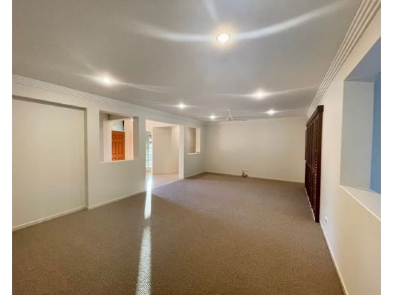 127 Arun Drive, Arundel QLD 4214