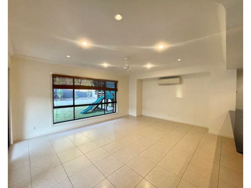 127 Arun Drive, Arundel QLD 4214