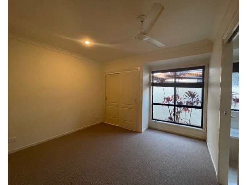 127 Arun Drive, Arundel QLD 4214