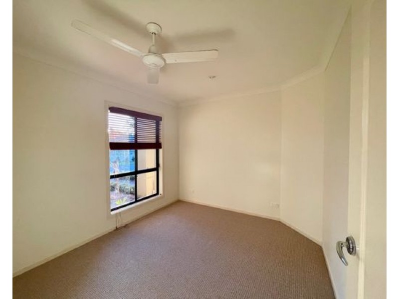127 Arun Drive, Arundel QLD 4214