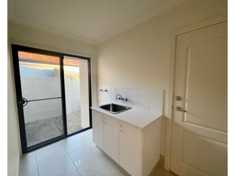 127 Arun Drive, Arundel QLD 4214