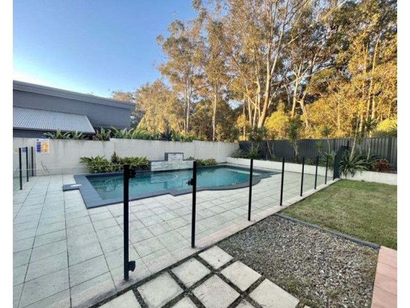 127 Arun Drive, Arundel QLD 4214
