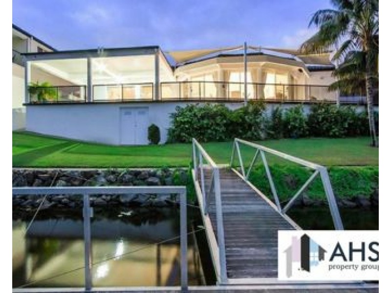 23 San Simeon Drive, Clear Island Waters QLD 4226