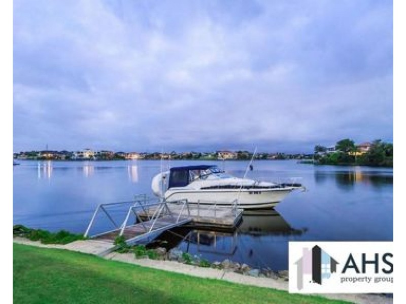 23 San Simeon Drive, Clear Island Waters QLD 4226