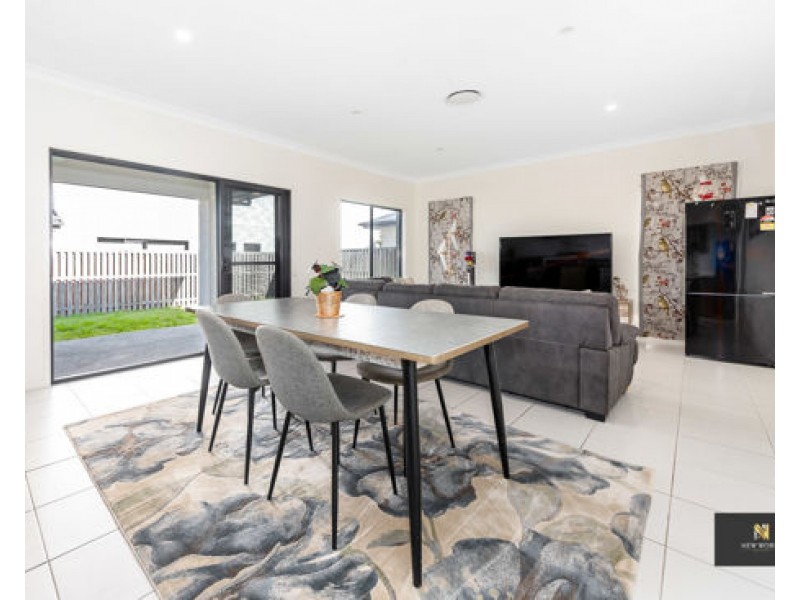 3 Jade Way, Helensvale QLD 4212