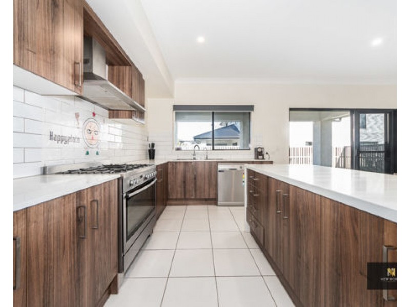 3 Jade Way, Helensvale QLD 4212