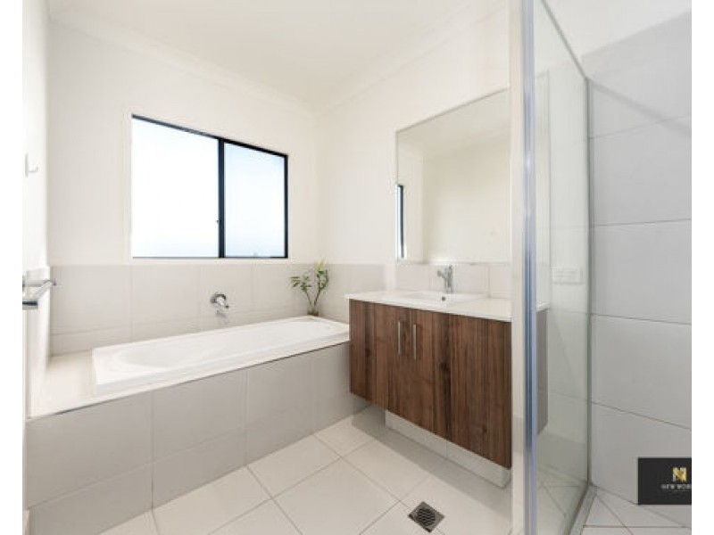 3 Jade Way, Helensvale QLD 4212