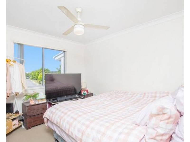 33/2 Sangster Crescent, Pacific Pines QLD 4211