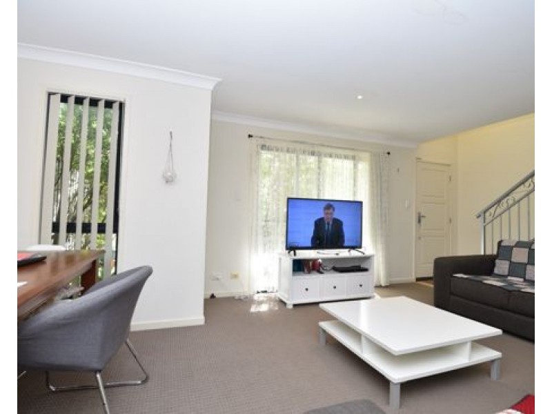 2/12 Geraldton Drive, Varsity Lakes QLD 4227