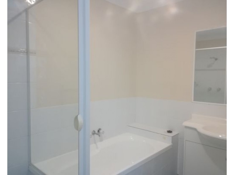 24/2 Studio Drive, Pacific Pines QLD 4211