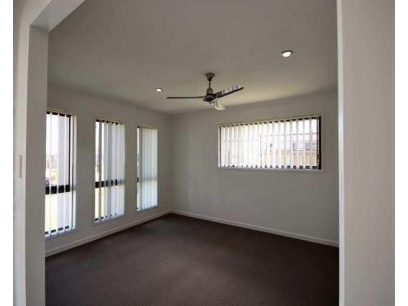 36 Saddleback Ave, Redbank Plains QLD 4301