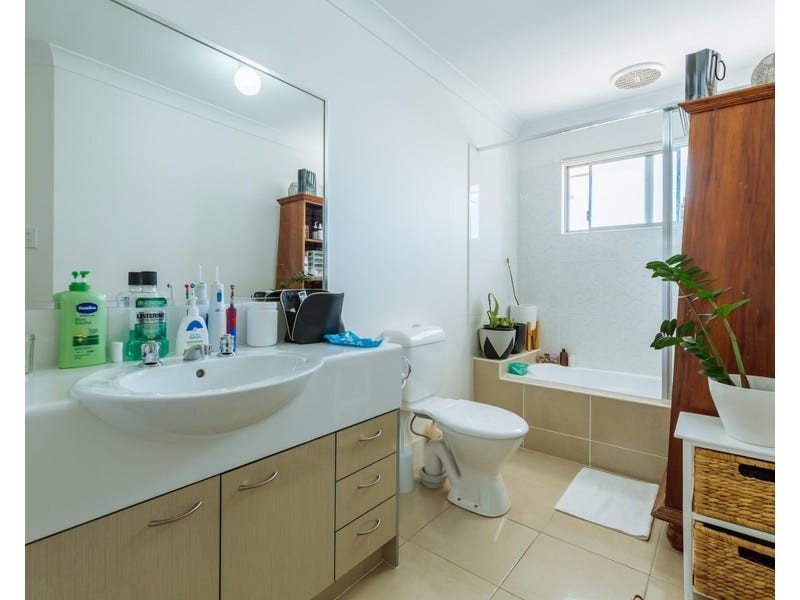 50/1 McAuley Parade, Pacific Pines QLD 4211