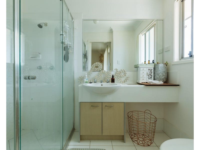 50/1 McAuley Parade, Pacific Pines QLD 4211