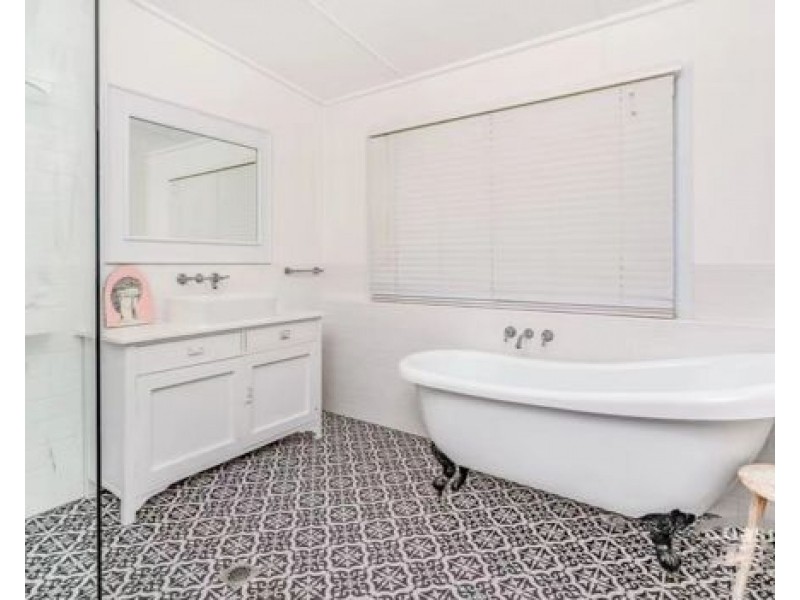 3 College Ave, Southport QLD 4215