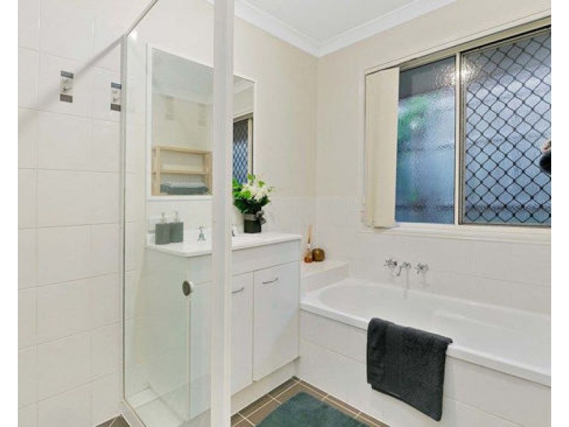 5 Innes Close, Parkinson QLD 4115