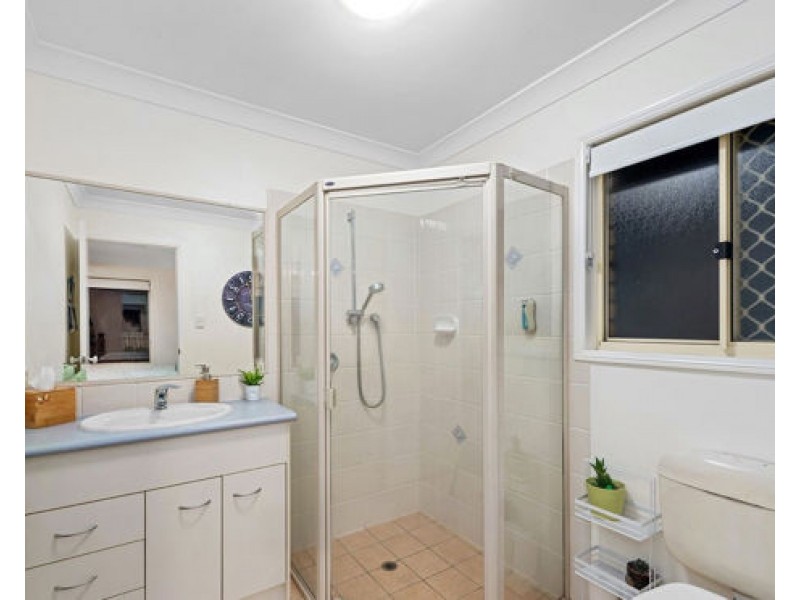 16 Eaton Place, Wishart QLD 4122