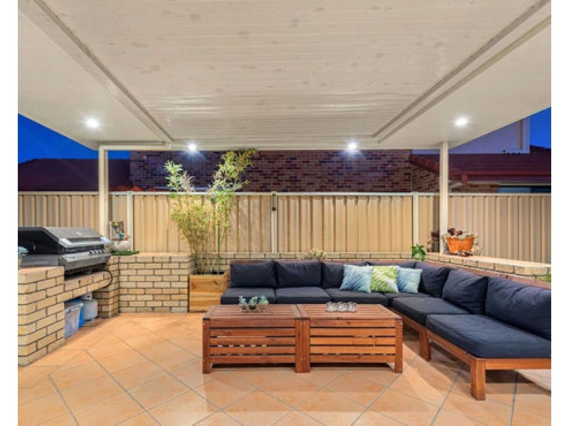 16 Eaton Place, Wishart QLD 4122