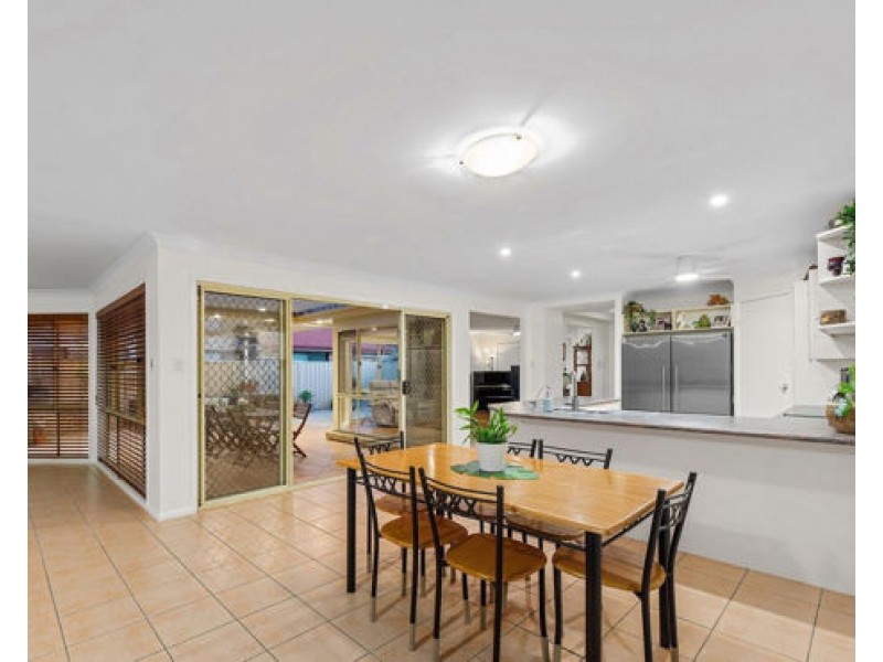 16 Eaton Place, Wishart QLD 4122