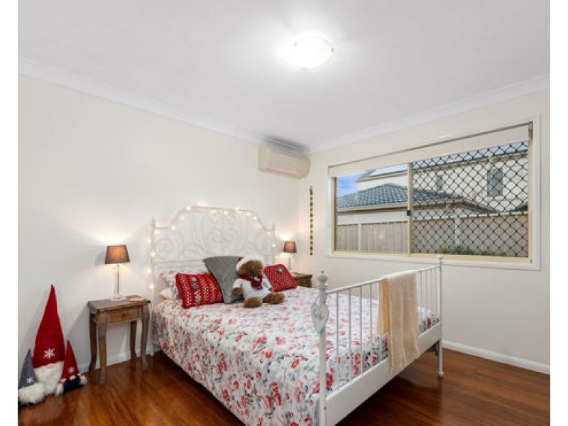 16 Eaton Place, Wishart QLD 4122