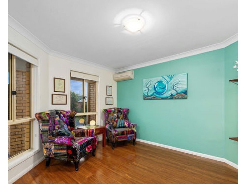 16 Eaton Place, Wishart QLD 4122