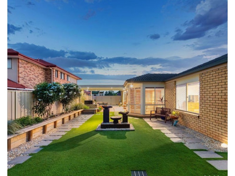 16 Eaton Place, Wishart QLD 4122