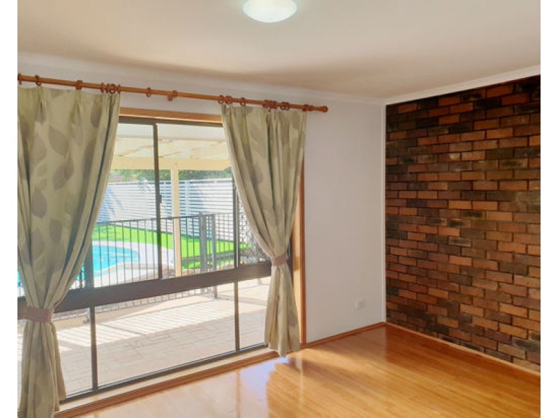 73 Donnington St, Carindale QLD 4152
