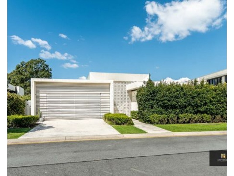 2 The Dress Circle, Benowa QLD 4217