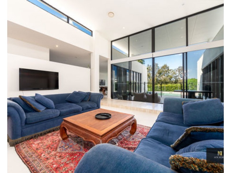 2 The Dress Circle, Benowa QLD 4217