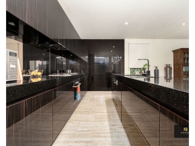 2 The Dress Circle, Benowa QLD 4217