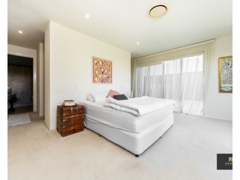 2 The Dress Circle, Benowa QLD 4217