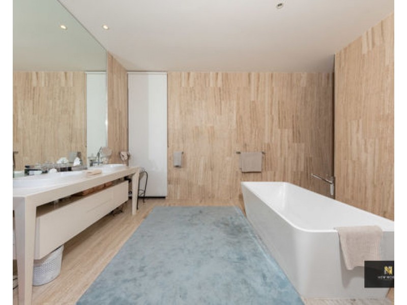 2 The Dress Circle, Benowa QLD 4217