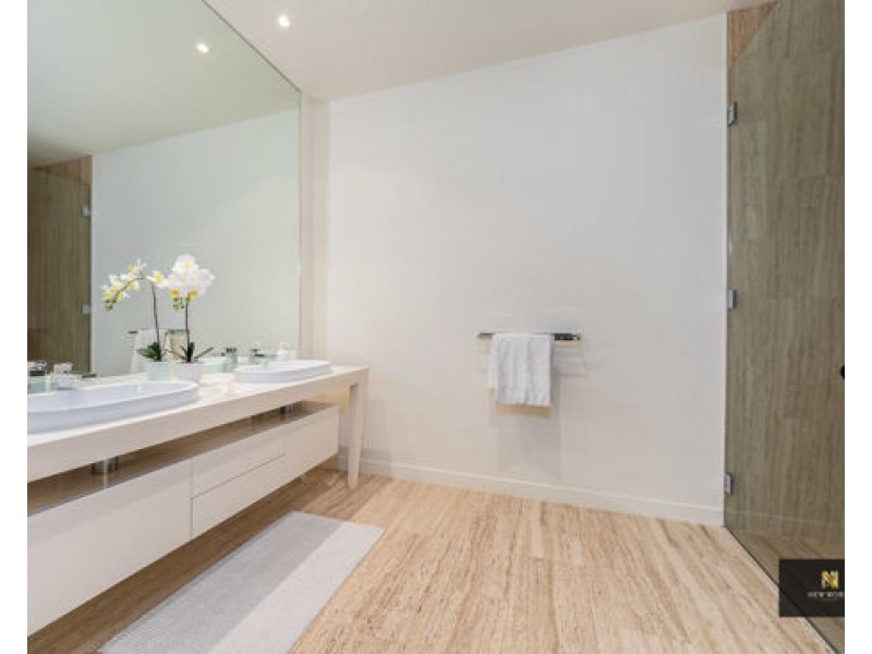 2 The Dress Circle, Benowa QLD 4217