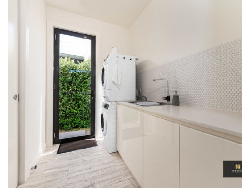 2 The Dress Circle, Benowa QLD 4217